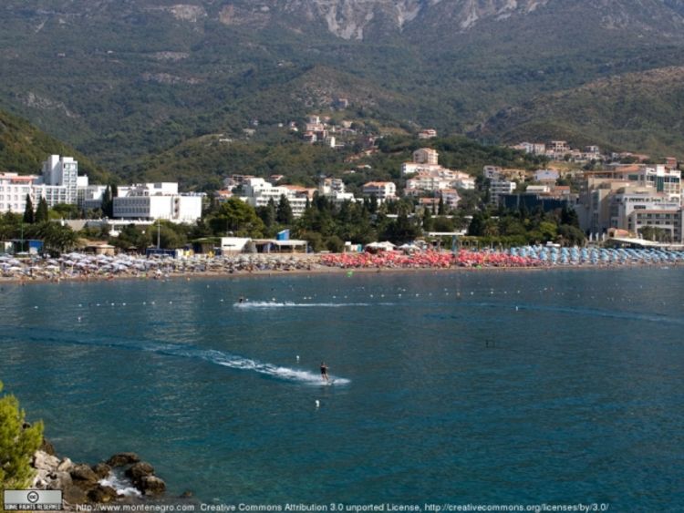 LGBT turisti treba da zaobiđu Crnu Goru