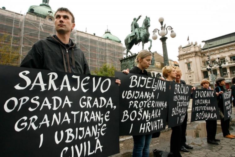 Razglednice iz ratnog Sarajeva dijeljene u Beogradu (FOTO)