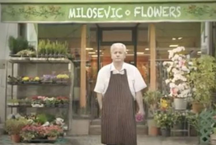Milošević prodaje cvijeće, a Hitler ljubimce, u spotu protiv diktatora