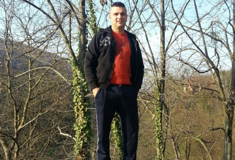 Kozarska Dubica: Mladić poginuo dok je popravljao vozilo