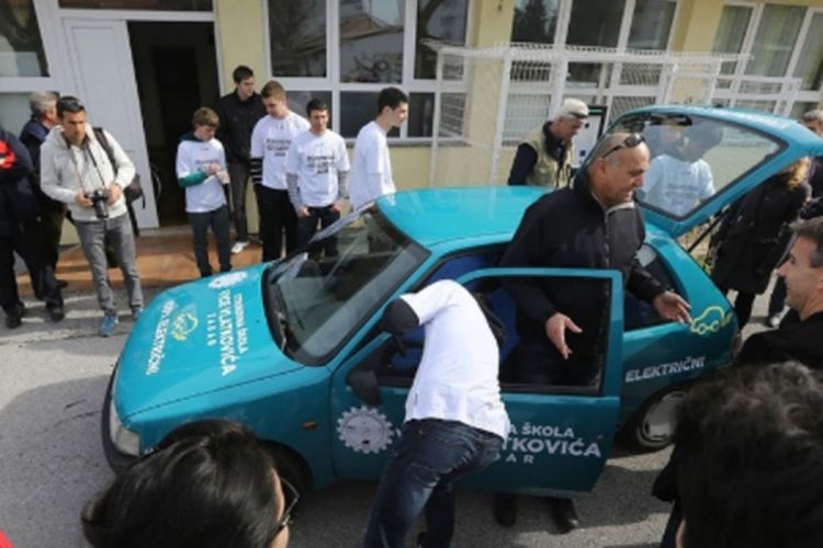 Zadarske Tesle: Učenici se ne voze na benzin nego na sunce