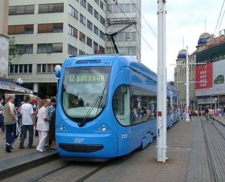 Par iz Zagreba zbog poljupca dobio batine u tramvaju