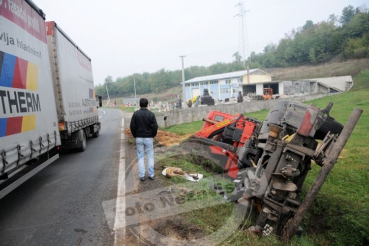 Banjaluka: Prevrnuo se kamion, vozač povrijeđen