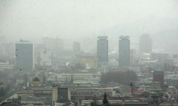 Dvodnevno kritčno zagađenje vazduha u Sarajevu, zbog magle otkazani letovi