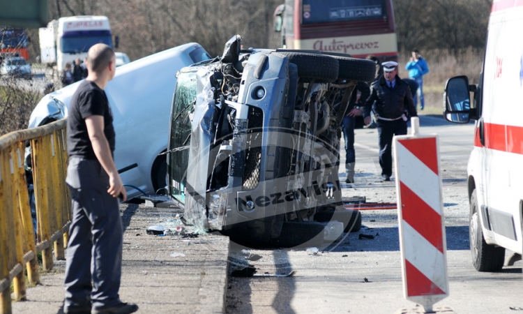 Teška saobraćajka na putu Banjaluka - Prijedor, jedna osoba poginula