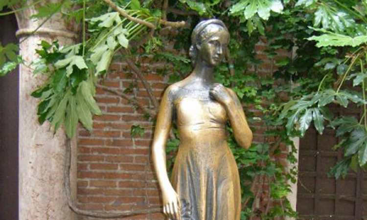 Julija napustila dvorište svoje kuće u Veroni