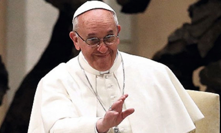 Papa ponovo odstupa od protokola
