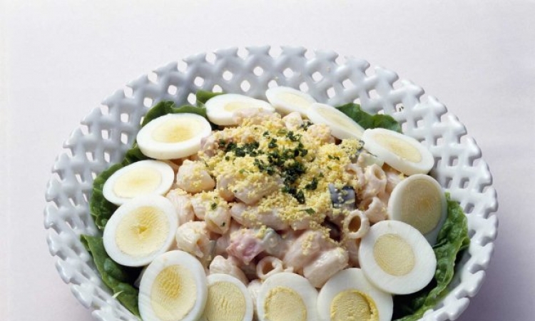 Salata sa kuvanom šunkom i jajima
