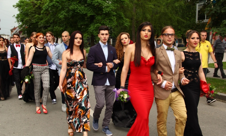 Maturanti iz Prijedora proslavili kraj školovanja