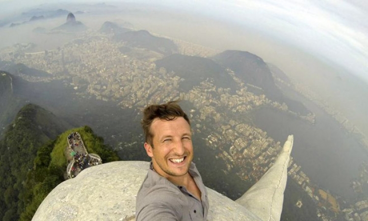 Najhrabriji selfi: Britanac na vrhu kipa Hrista u Riju