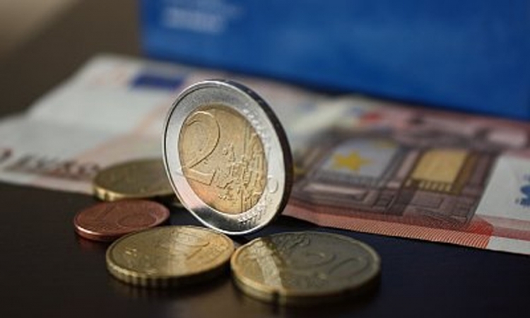 Svaki Crnogorac dužan po 1.364 evra