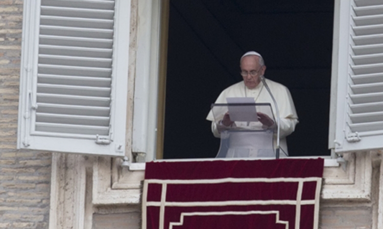 Papa preklinje: Prekinite ratove
