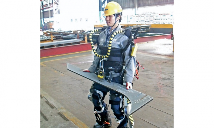 Uz robotizovano radno odijelo dižu 100 kg kao od šale