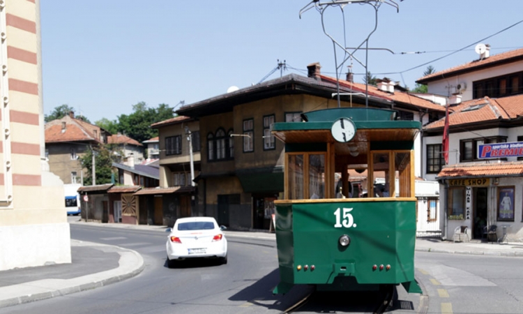 Kroz Sarajevo vozi  tramvaj "Nostalgija"