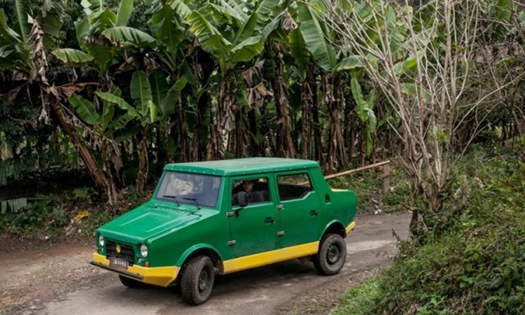 Madagaskar proizvodi retro automobil mazana II