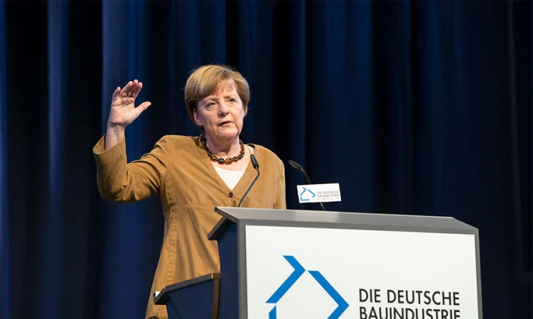 Merkel: Naoružanje za spas ljudskih života