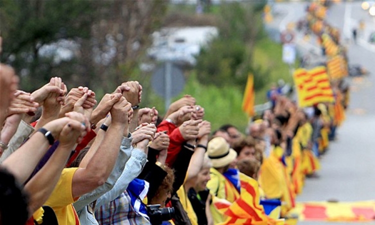 Katalonski separatisti velikim demonstracijama traže referendum o nezavisnosti