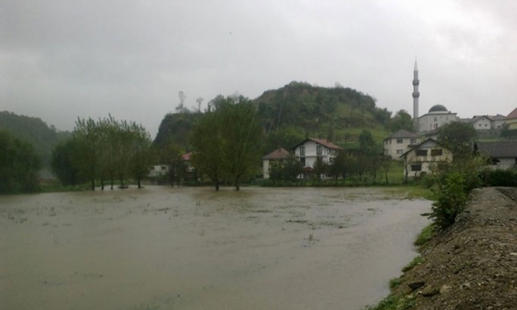 Poplavljeni  domovi u  Cazinu i Bihaću