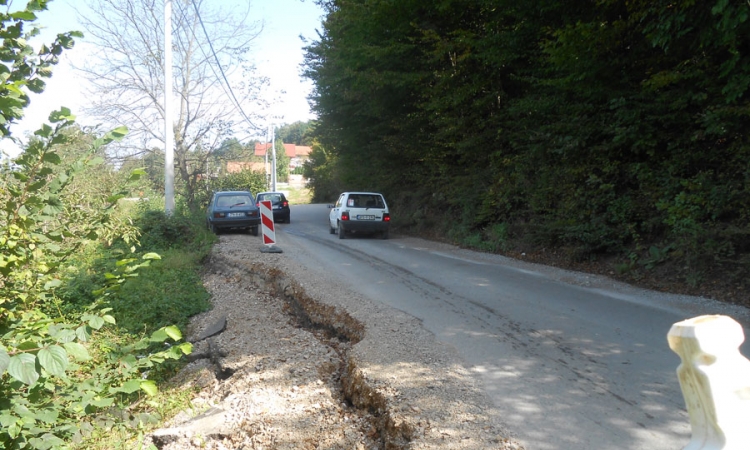 Mještani naselja Priječani žale se na uništenu glavnu saobraćajnicu