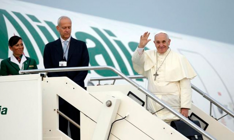 Papa Franjo stigao u Tiranu