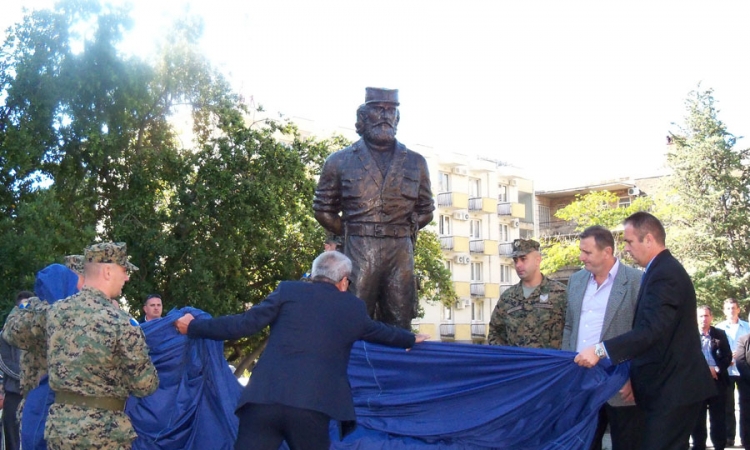 Otkriven spomenik vojvodi Vidakoviću