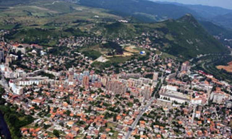 Kosovska Mitrovica: Pucano na automobil prodekana FTN