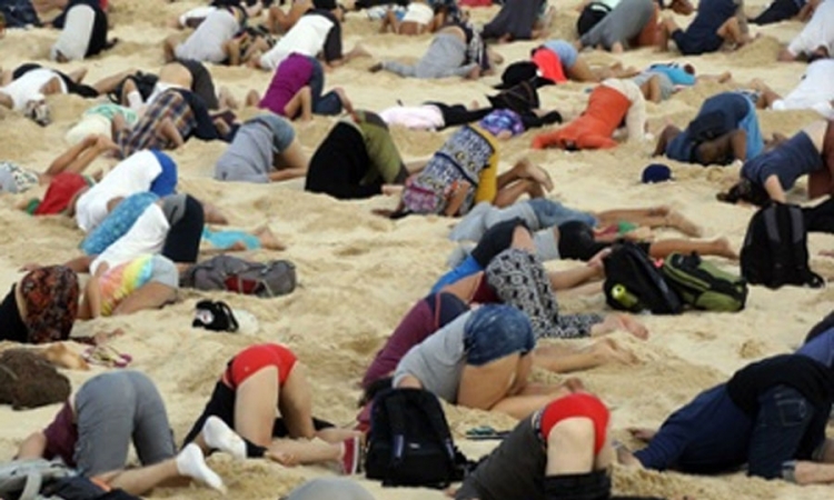Ljudski "nojevi" u znak upozorenja protiv klimatskih promjena