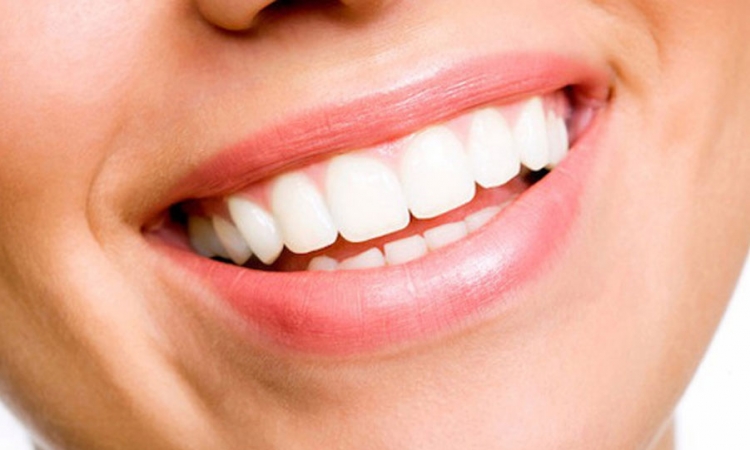 Šest načina kako da prirodno izbijelite vaše zube