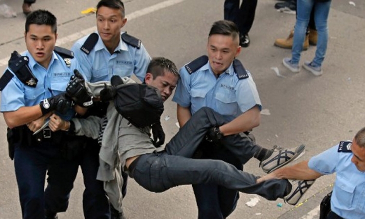 Policija uhapsila vođe studentskog protesta u Hong Kongu