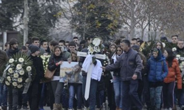 Uz posmrtni marš 1.000 ljudi se oprostilo sa Anastasijom Stajić