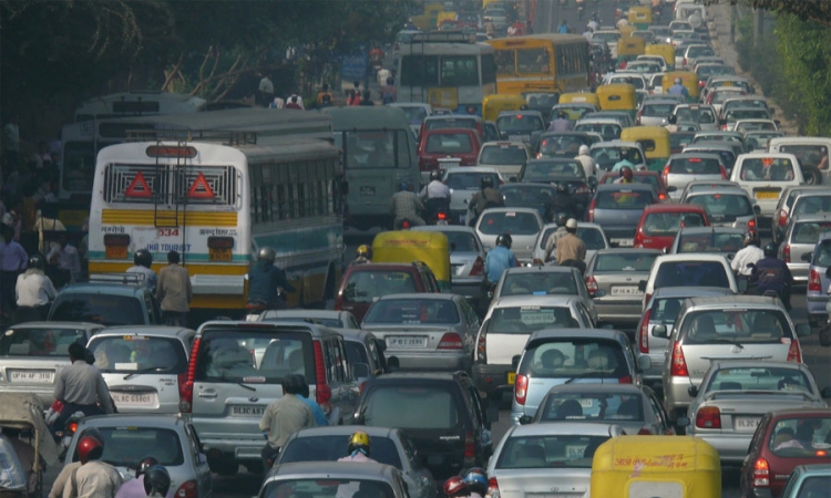 Zabrana za vozila starija od 15 godina u Nju Delhiju