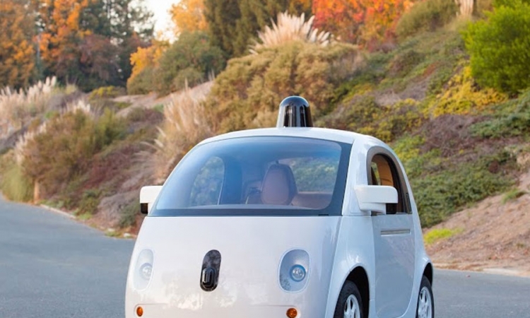 Google predstavio samovozeći automobil