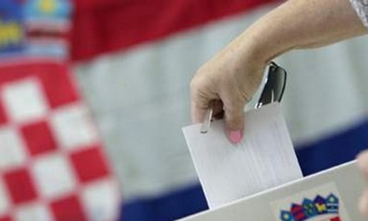 Hrvati danas biraju predsjednika