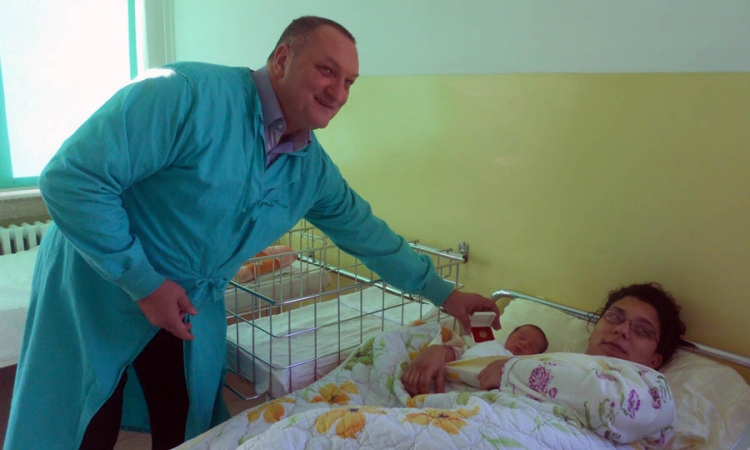 Dukat za prvu bebu rođenu u Prnjavoru u 2015.