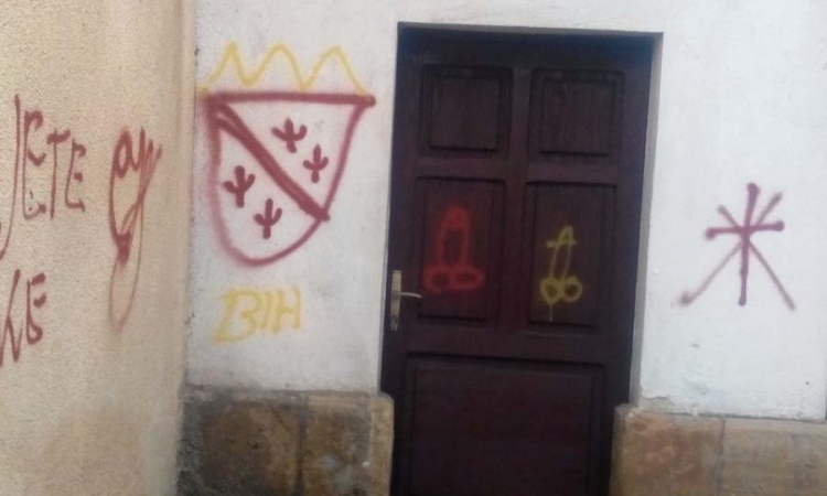 Grafiti uvredljivog sadržaja na pravoslavnoj crkvi u Visokom