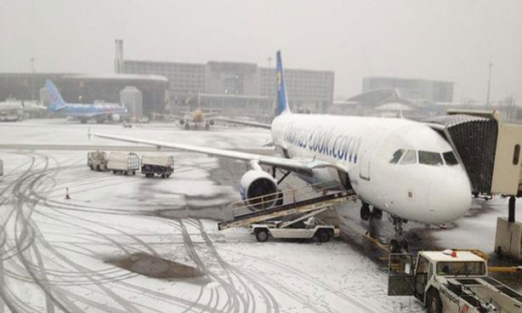Zatvoren aerodrom zbog snijega