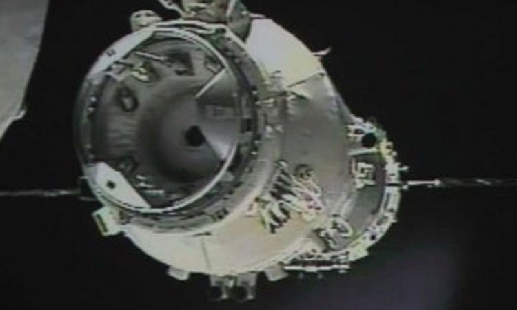 Kosmonauti u orbiti postavljaju novu opremu