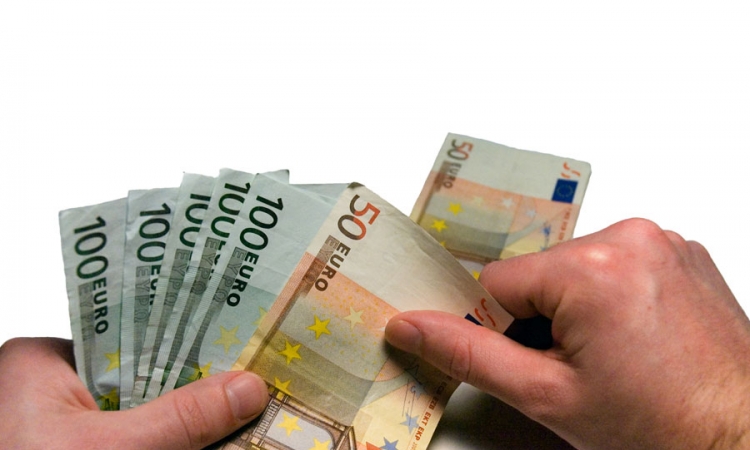Prosječna plata 361 evro