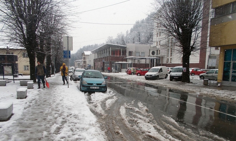 Snijeg usporava saobraćaj u Kotor Varošu