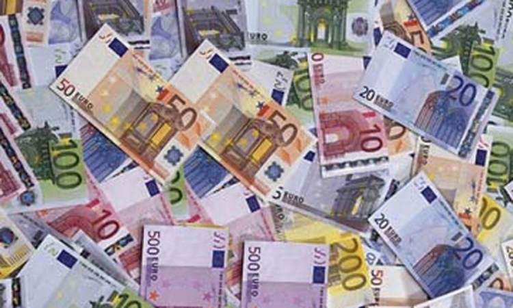 Javni dug dvije milijarde evra