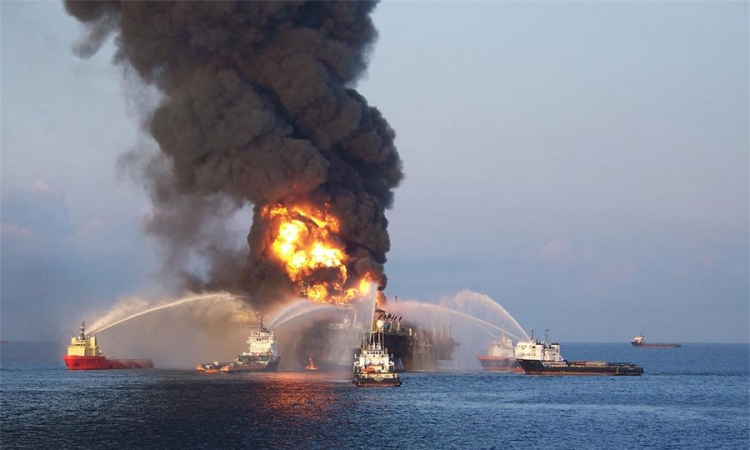 Požar na naftnoj platformi, evakuisano 300 radnika