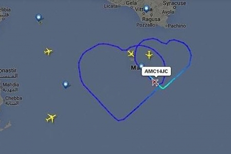 Kontrolori leta mislili da im se priviđa: Avion Air Malte "crtao" srca na nebu