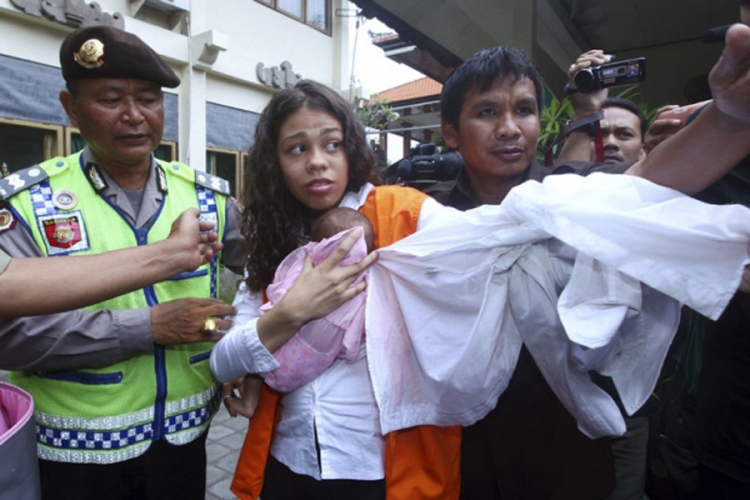 Par osuđen za "kofer-ubistvo" na Baliju