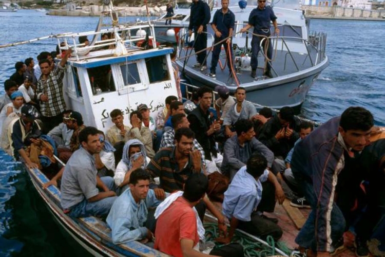  Italijanska mornarica spasila 274 migranta