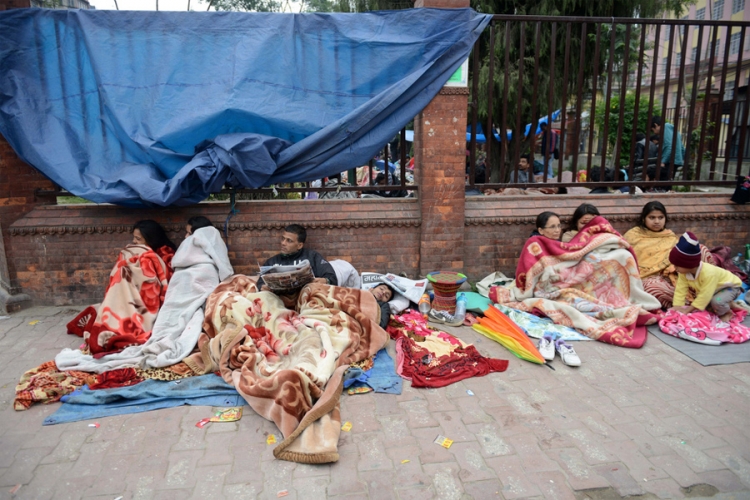 Potvrđena smrt 2.152 osoba, spasilačke službe stižu u Nepal