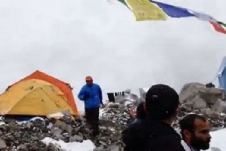 Ovako je izgledalo stajati pred lavinom na Himalajima