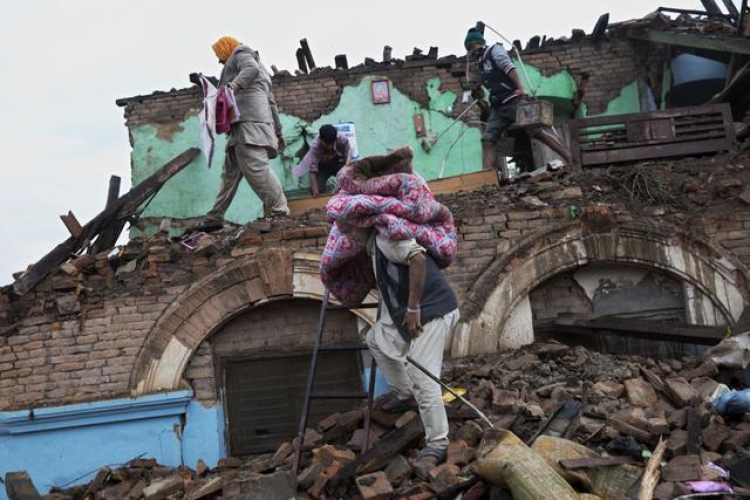 Broj poginulih u Nepalu povećan na 3.700