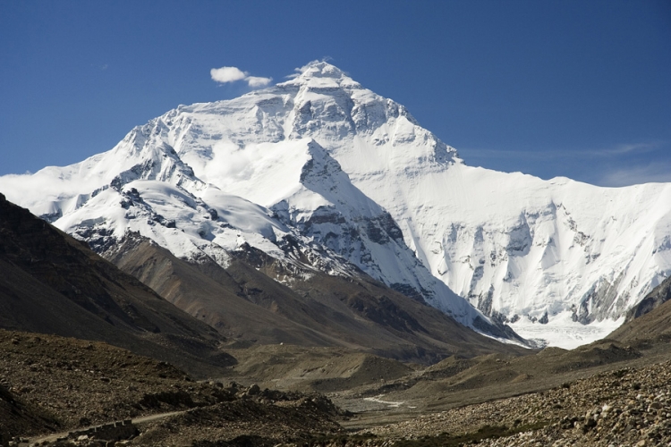 Mont Everest smanjen za dva i po centimetra