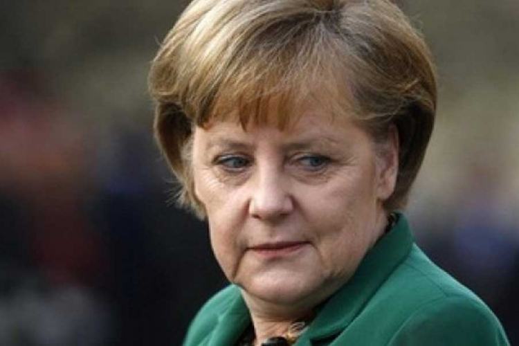 Angela Merkel položila vijenac na spomenik žrtvama