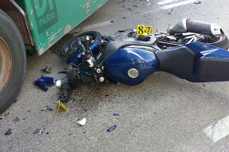 Povrijeđeni motociklista i njegov suvozač